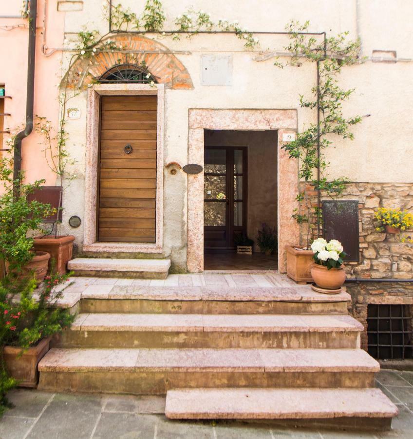Le Dame Del Borgo Apartment Сасета Екстериор снимка
